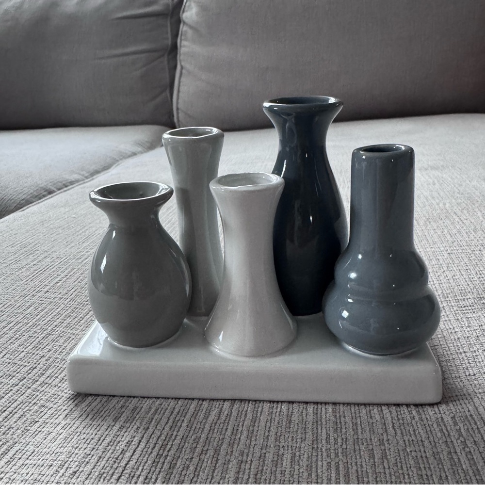NWOT multi-connected 5 bud vase set in gray neutral tones